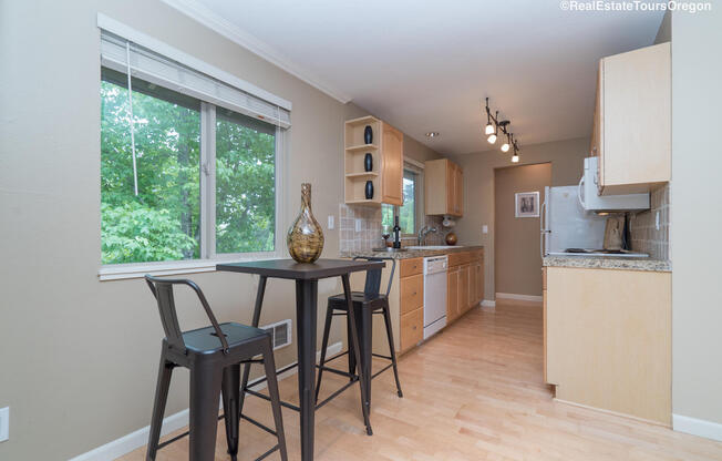 Beautiful 1bdrm/1bth condo in the Cedar Mill neighborhood- Pet Friendly