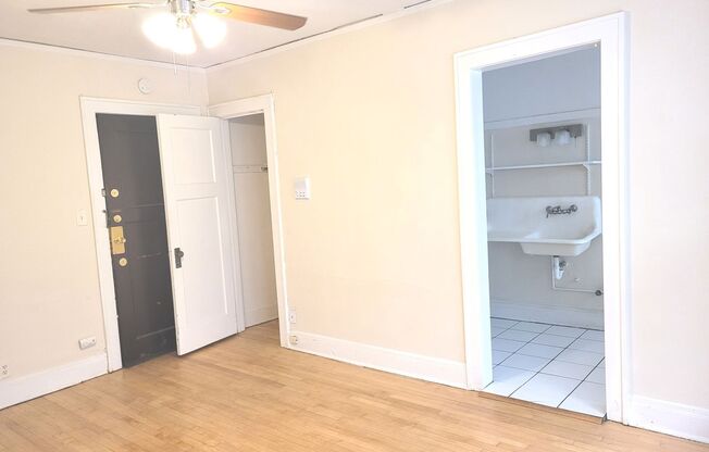 Studio, 1 bath, $875, Unit 25