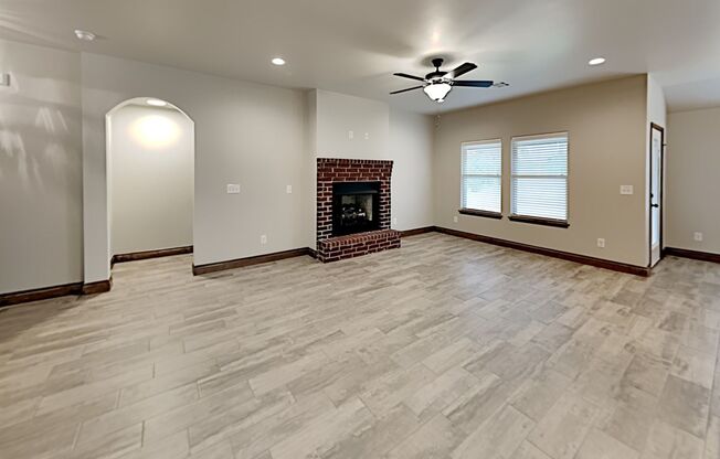 4 Bedroom 2 Bath Home Centrally Located in NW OKC