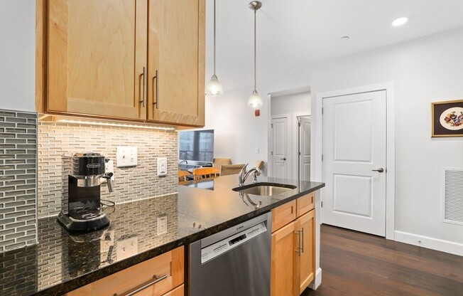 2 beds, 2 baths, 995 sqft, $4,100, Unit 302