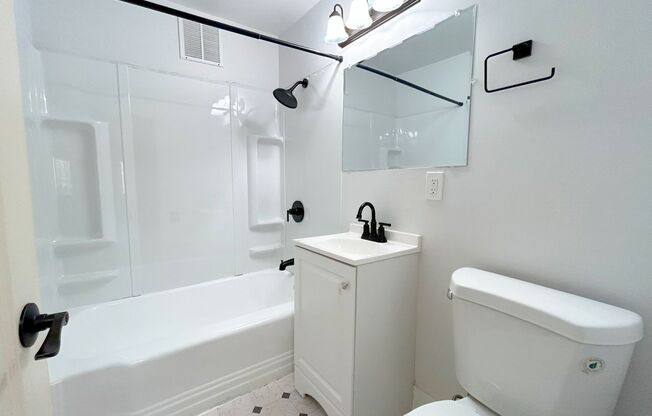 1 bed, 1 bath, 670 sqft, $1,995, Unit Hamrick 105