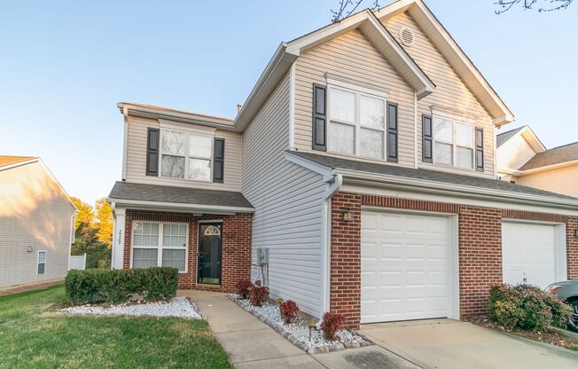 Charming end unit townhome in Matthews!