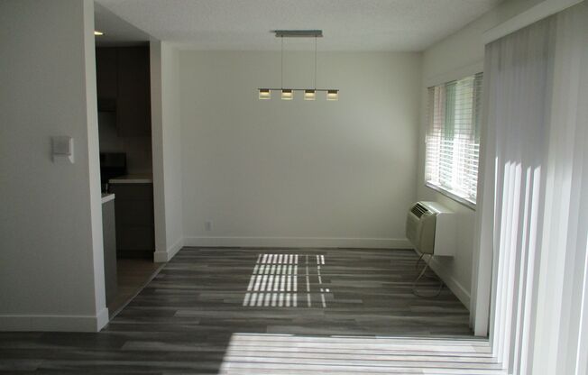 1 bed, 1 bath, $2,495, Unit 204