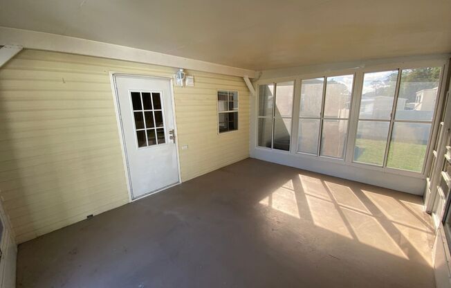 3 beds, 2 baths, $1,775, Unit # OAKLAND HLS