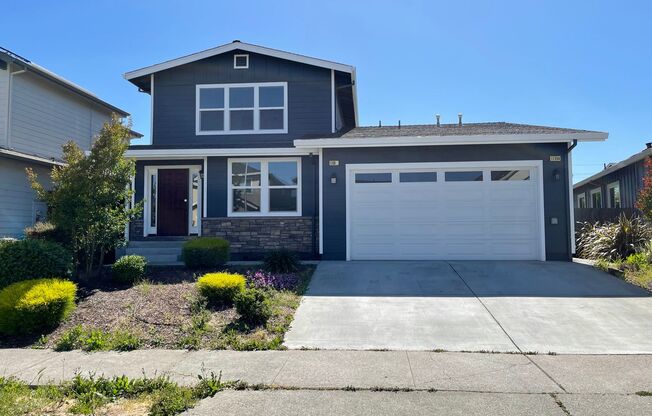 Three Bedroom home available in Northwest Santa Rosa!
