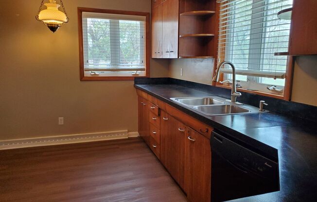 2 beds, 1 bath, $1,450