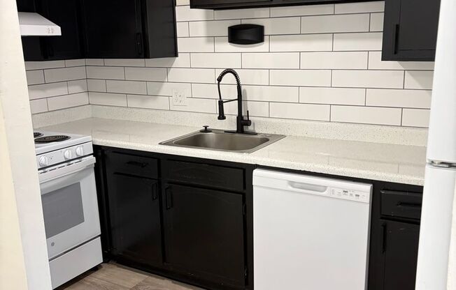 1 bed, 1 bath, 560 sqft, $1,199, Unit A-208
