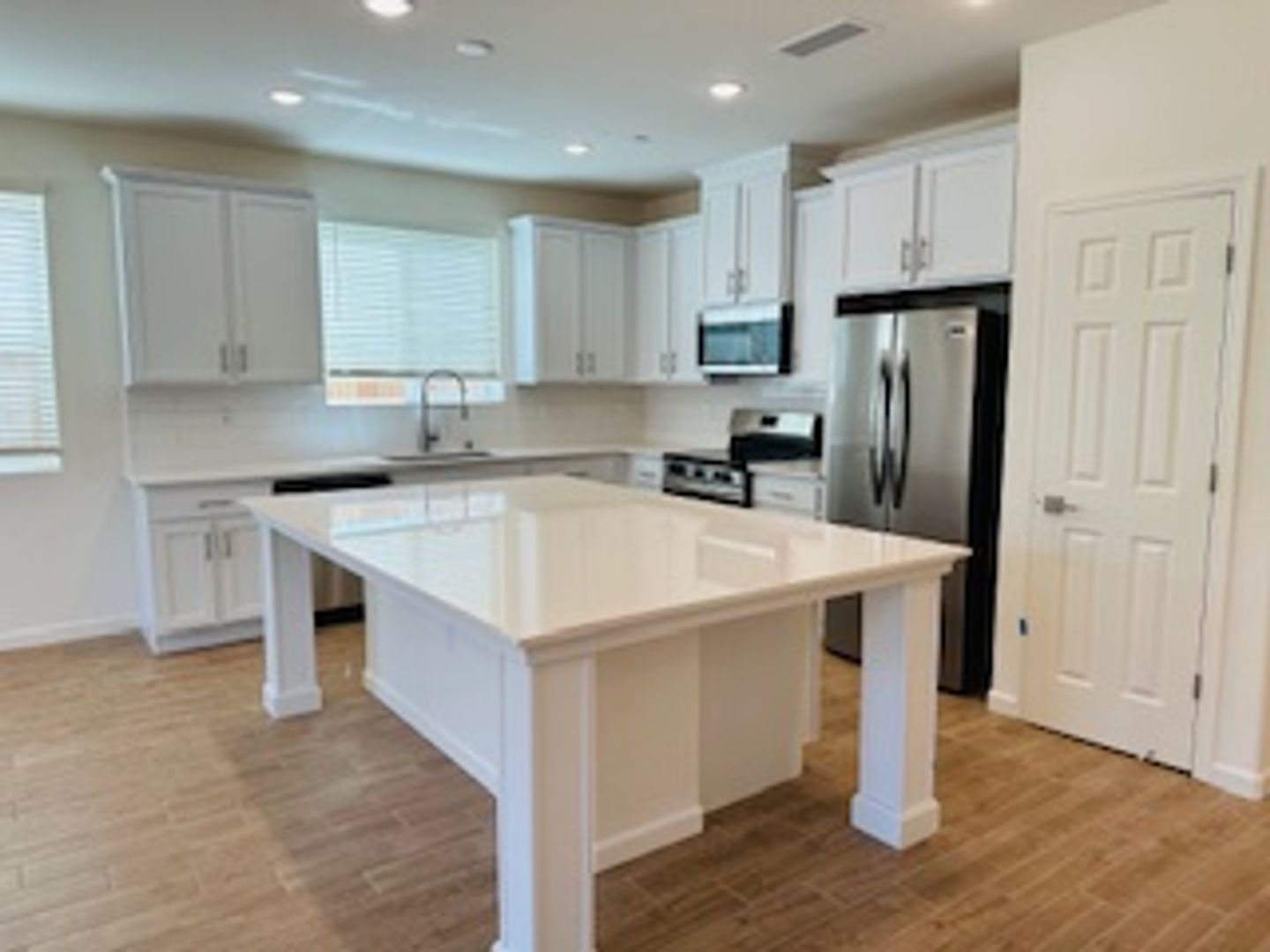 $2,600 New Build, Solar, Quartz, 4 Bed / 2 Bath Home for Rent, 6560 E Weathermaker Ave., Fresno