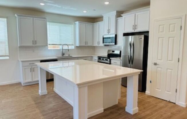 $2,600 Armstrong & Olive, 4 Bed - E Weathermaker Ave, Fresno - New Build, Solar & Quartz