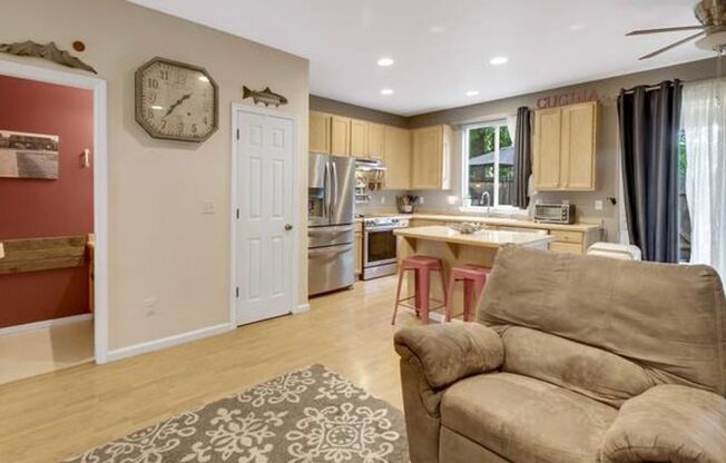 Better than NEW! Stunning Beaverton End-Unit Townhome Loaded w/ Upgrades!