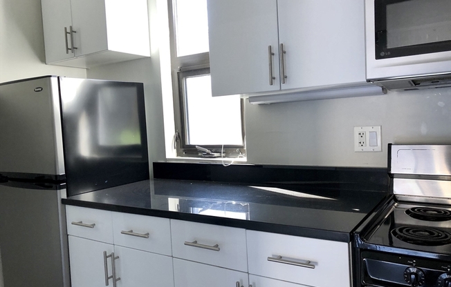 2 beds, 1.5 baths, 647 sqft, $4,400, Unit 616