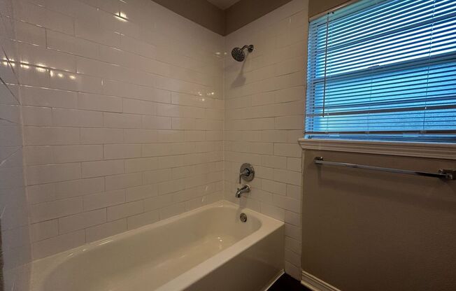 3 beds, 1 bath, $1,395