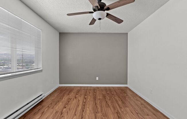 Bright 2 Bedroom Apartment – Prime Location!