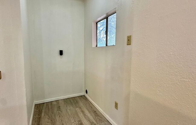 3 beds, 1 bath, $1,300