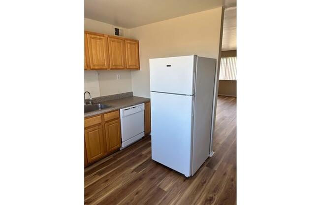 2 beds, 1 bath, 800 sqft, $1,100