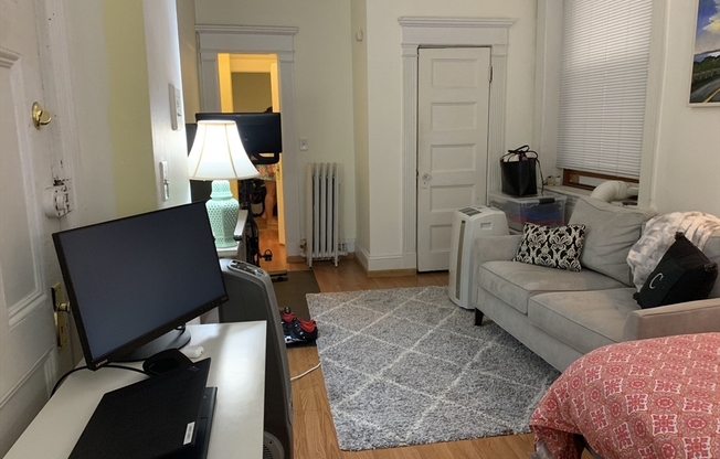 Studio, 1 bath, 400 sqft, $2,375, Unit 312