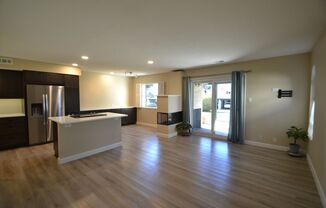 2 beds, 1 bath, $1,950, Unit # B