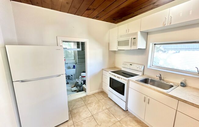 2 beds, 1 bath, $2,400