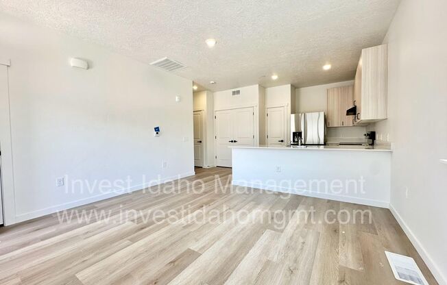 1 bed, 1 bath, 712 sqft, $1,275, Unit 4