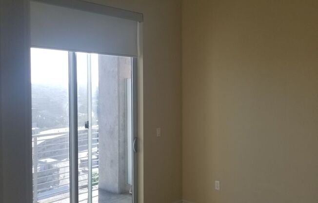 1 bed, 1 bath, 828 sqft, $3,270, Unit 1919