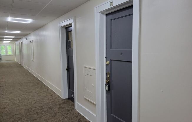 1 bed, 1 bath, $995, Unit S20