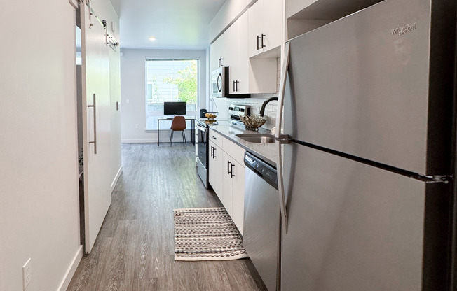 1 bed, 1 bath, 438 sqft, $1,715, Unit 516