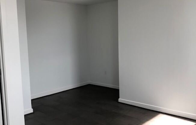 2 beds, 1 bath, $1,999, Unit 220