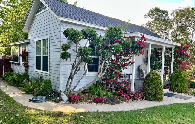 $2,195 Woodworth & 4th St, Historic 2 Bedroom Home - Woodworth Ave, Clovis