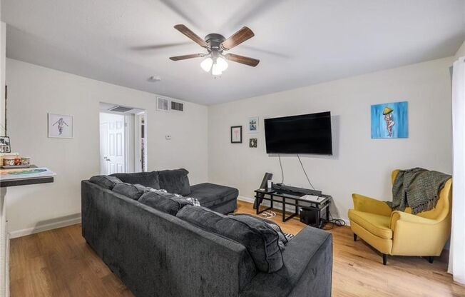 West Campus 1-Bedroom Condo Near UT Law School
