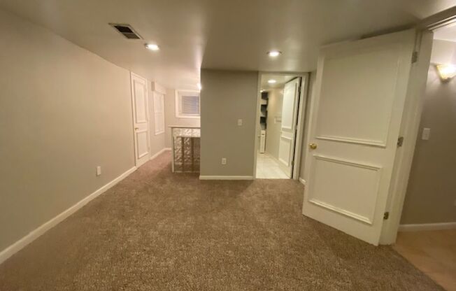 2 beds, 2 baths, 1,000 sqft, $1,650, Unit 29
