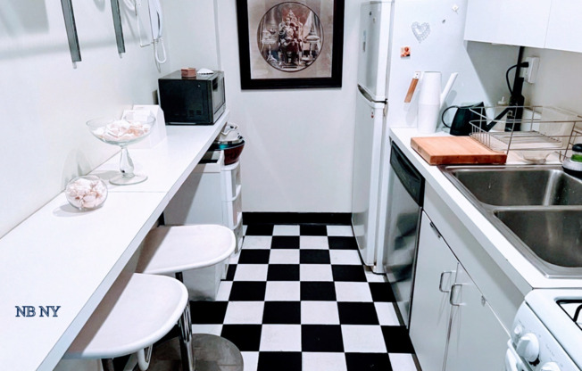 1 bed, 1 bath, 730 sqft, $4,850, Unit 18G