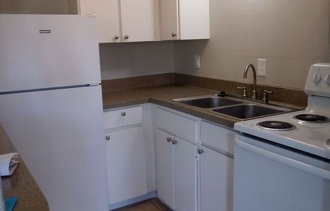 1 bed, 1 bath, 600 sqft, $1,025, Unit U242