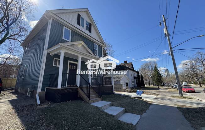 718 SE 8 AVE