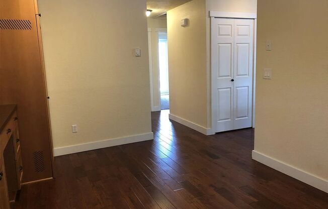 2 beds, 1 bath, $1,595