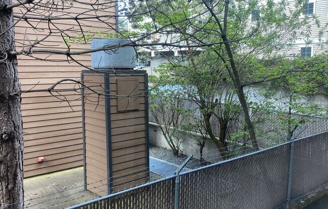 2 beds, 1 bath, 687 sqft, $2,195, Unit C204
