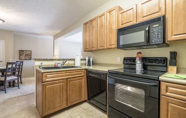 Lincoln Apartments and Town Homes at Ridge Pointe Villas