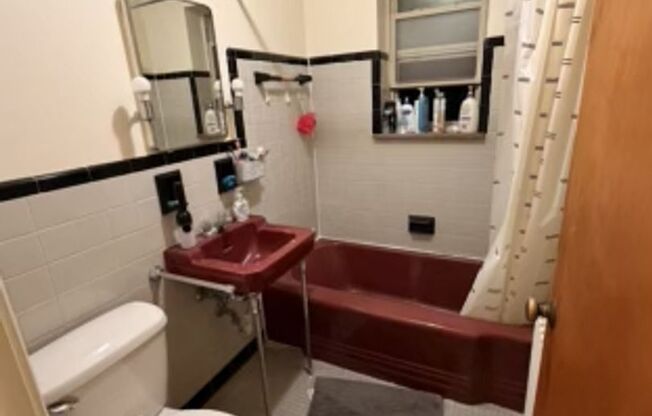 2 beds, 1 bath, 950 sqft, $1,325, Unit 5600 Fifth D209