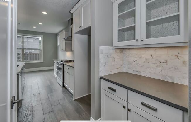 Stunning Executive Home in Cedar Mill/Bethany Area - Pets ok - Avail June 10 2025