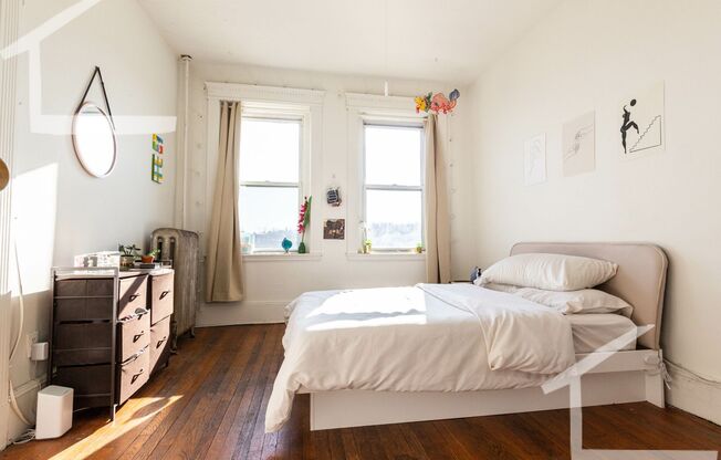 2 beds, 1 bath, $2,600, Unit Unit #26