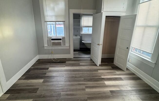 1 bed, 1 bath, $1,100, Unit 10