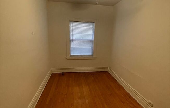 1 bed, 1 bath, $975, Unit 102