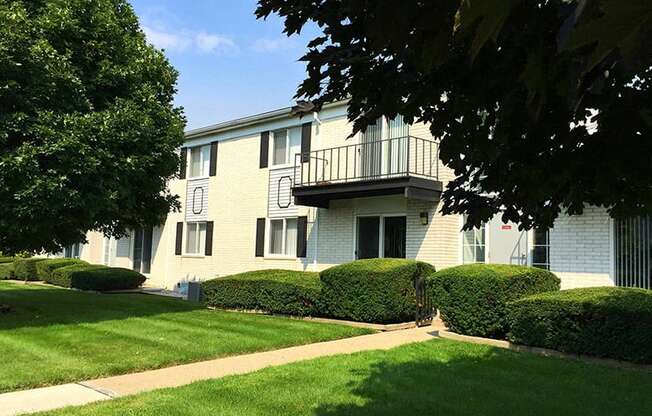 Meticulous Landscaping at Regents Court Apartments,Michigan, 48185