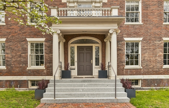 17 FARRAR ST
