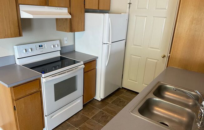 2 beds, 2 baths, 1,000 sqft, $1,395, Unit 012-201