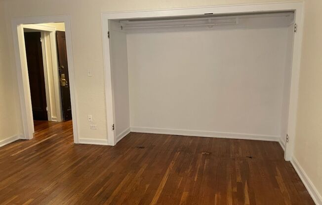 Studio, 1 bath, 467 sqft, $1,250, Unit King Edward Annex 24
