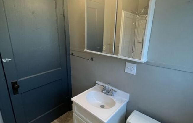 3 beds, 1 bath, $1,250