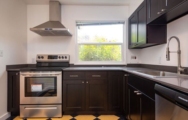 2 beds, 1 bath, 801 sqft, $1,825, Unit 2920-01