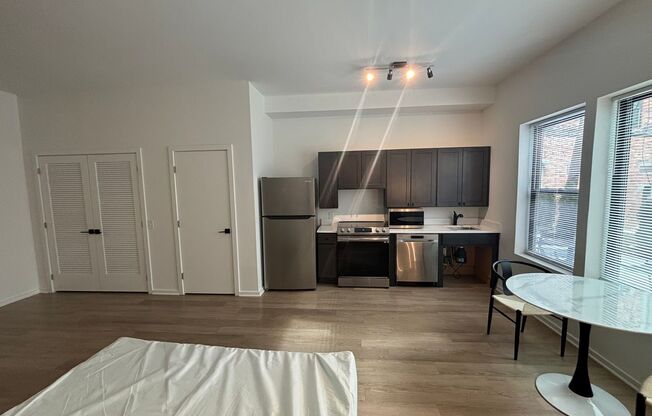 Studio, 1 bath, 400 sqft, $1,750, Unit 101