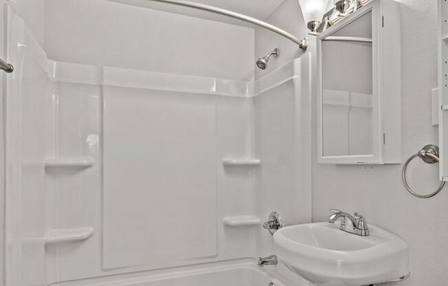 2 beds, 1 bath, 850 sqft, $949, Unit 10615 Lindberg Ave. C4 - Apt. 4