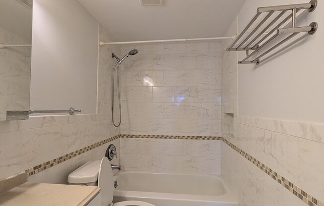 1 bed, 1.5 baths, 827 sqft, $2,900, Unit 306